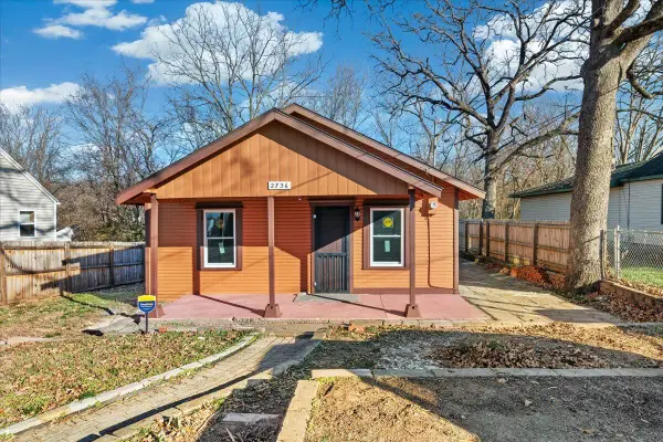 2736 N Fort Avenue, Springfield, MO 65803