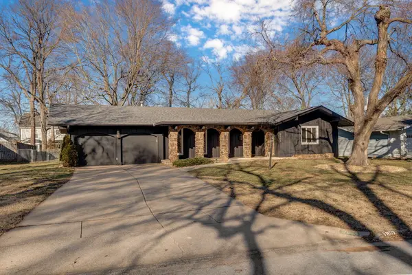 1867 E Swallow Street, Springfield, MO 65804