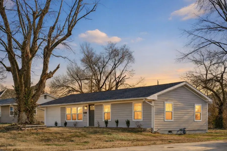 116 E Hadley Street, Aurora, MO 65605 - Image #2