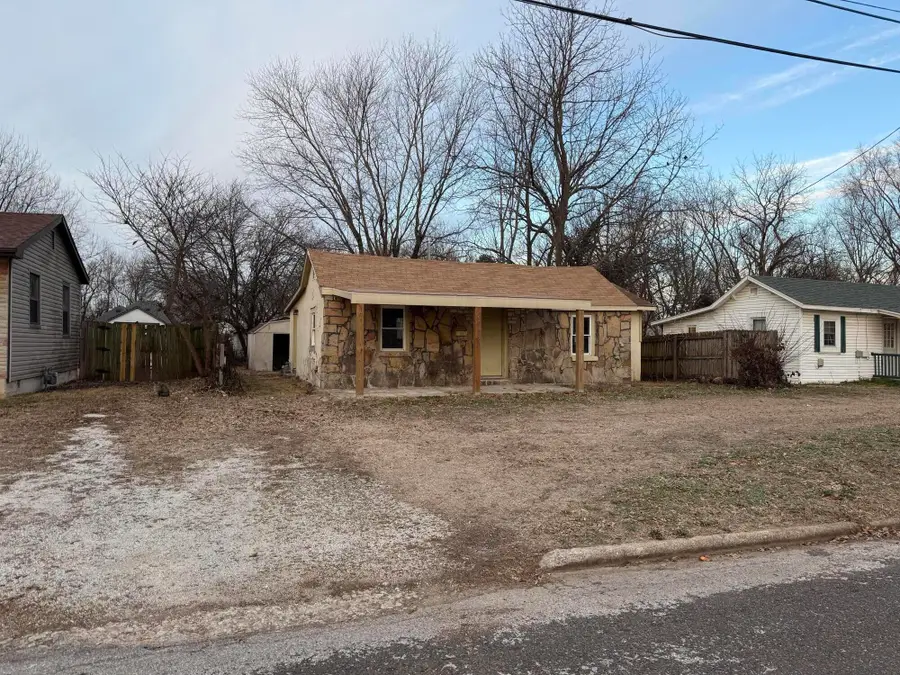 2111 N Grace Avenue, Springfield, MO 65803 - Image #2