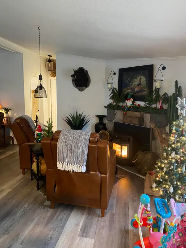 18611 Farm Road 2107, Aurora, MO 65605