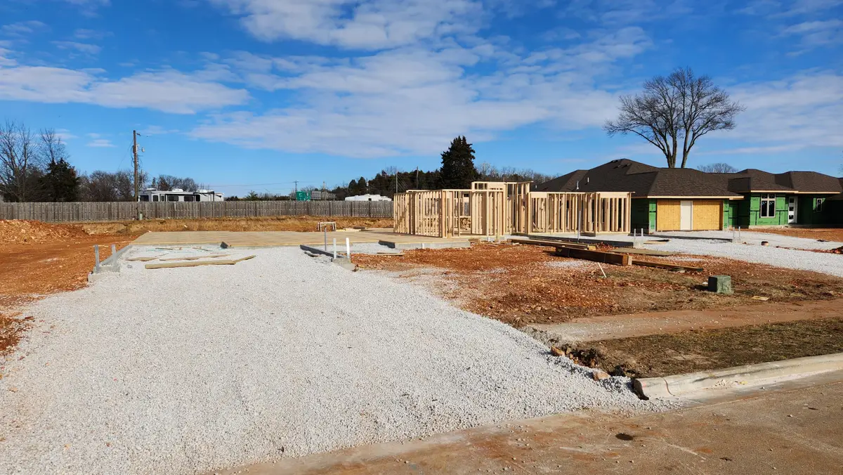 2413 E Swallow Street, Springfield, MO 65804 - Image #1