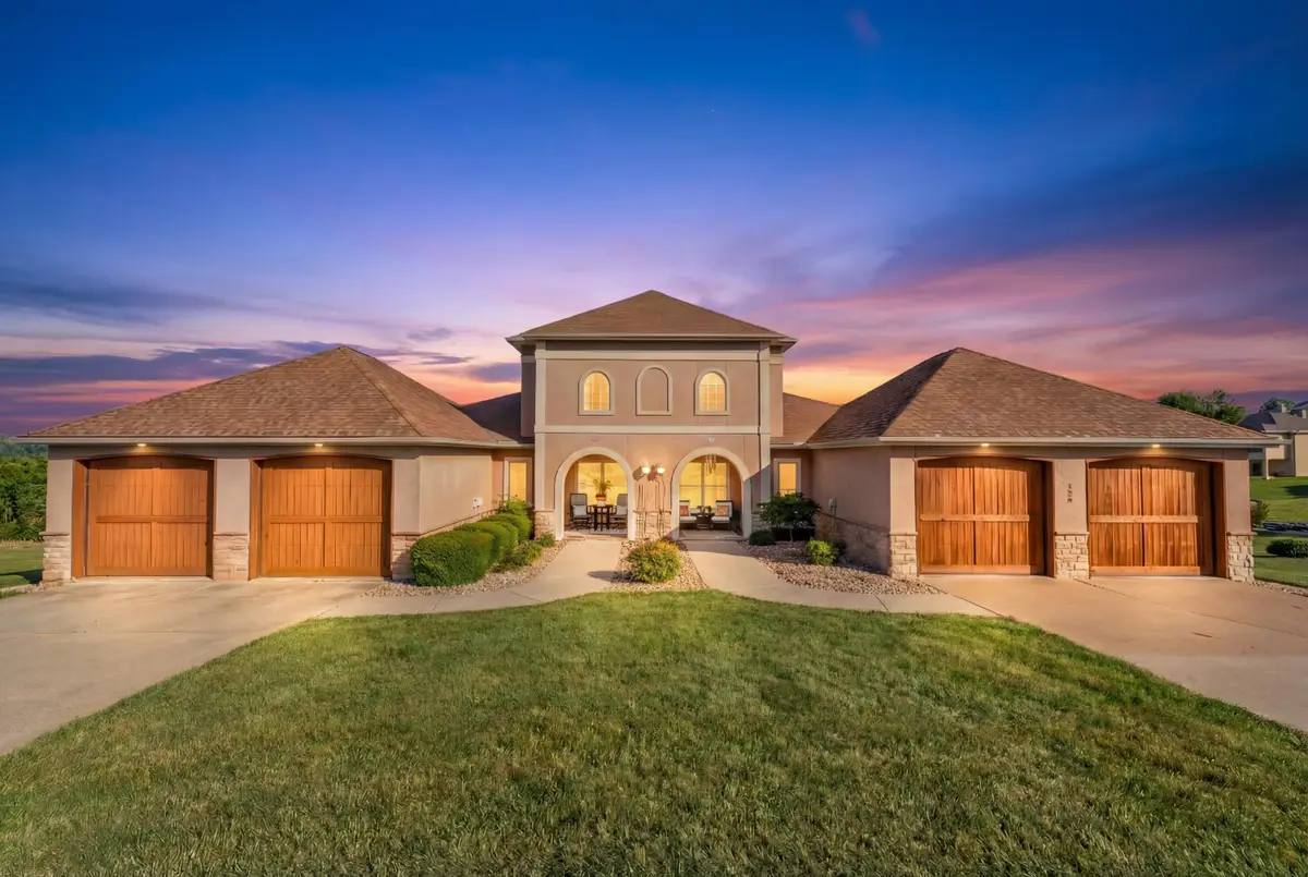 137 N Tuscany Drive, Hollister, MO 65672 - #1