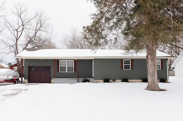 236 N Division St, Seymour, MO 65746