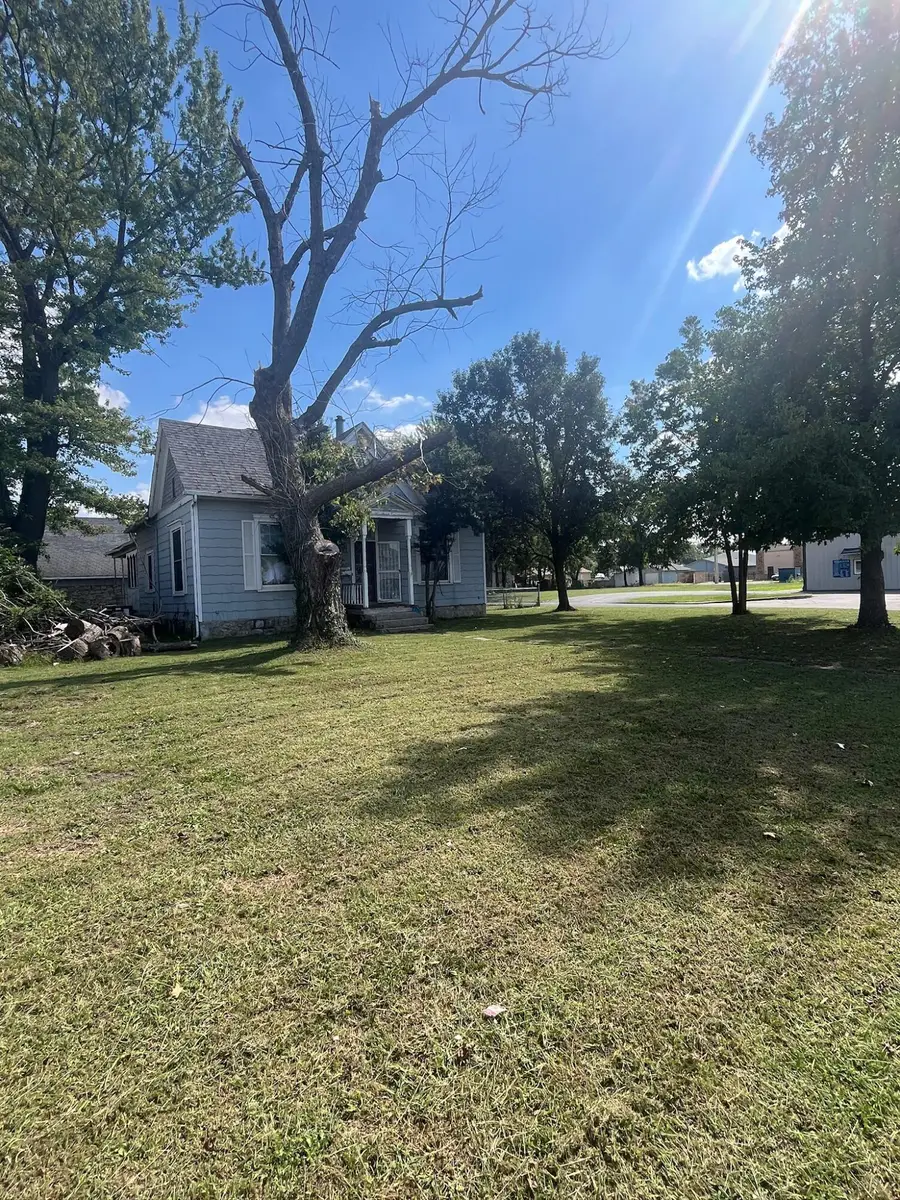 1011 S Madison Street, Webb City, MO 64870 - #2