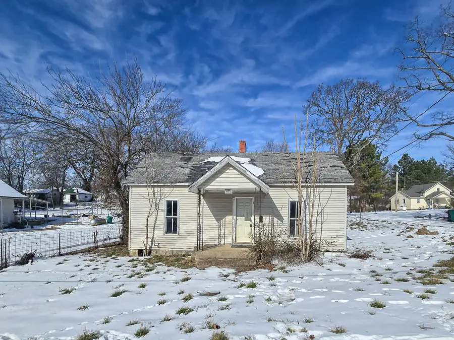 411 North Center Street, Willow Springs, MO 65793 - #2