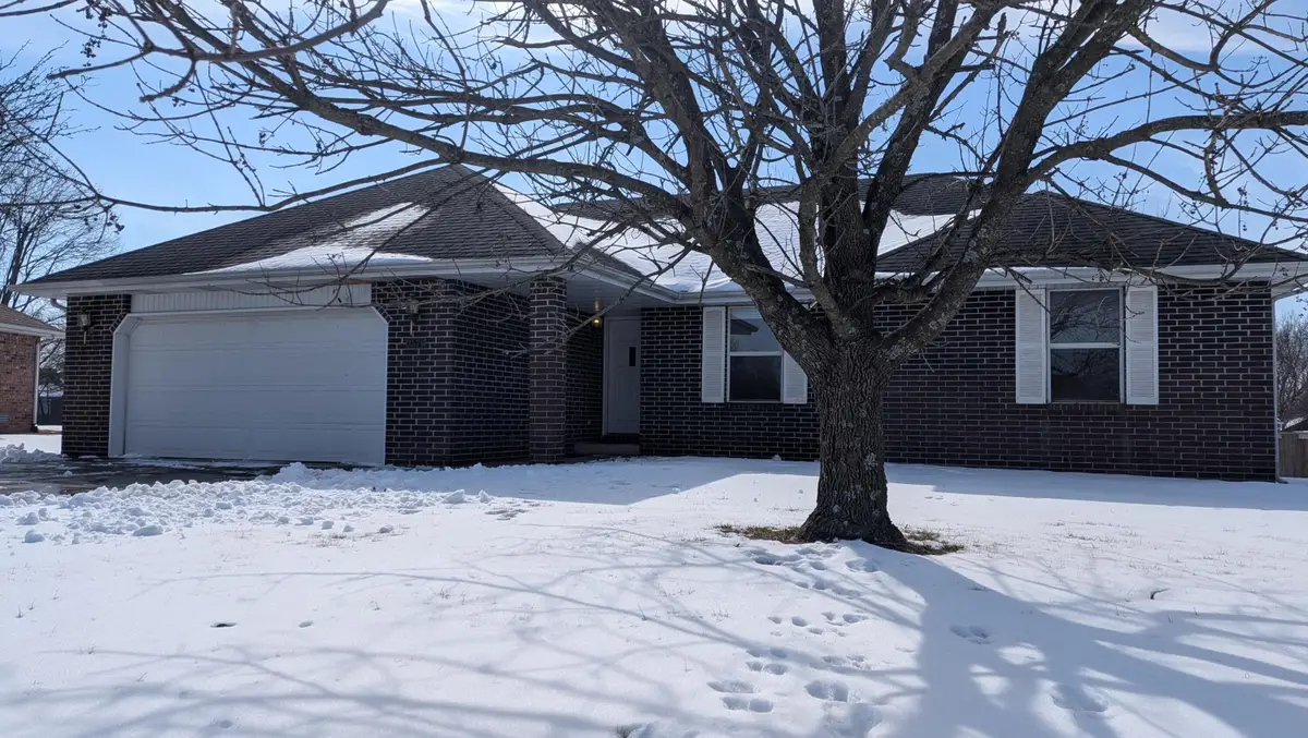 3576 W Shawnee Drive, Springfield, MO 65810 - #1