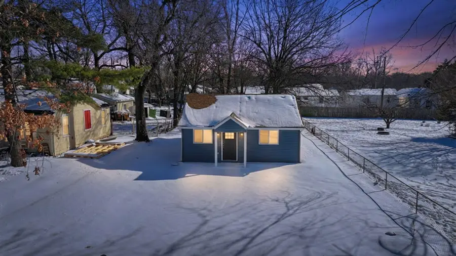 906 N Brown Avenue, Springfield, MO 65802 - #2