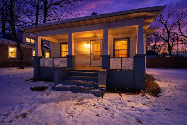 2212 N Howard Avenue, Springfield, MO 65803