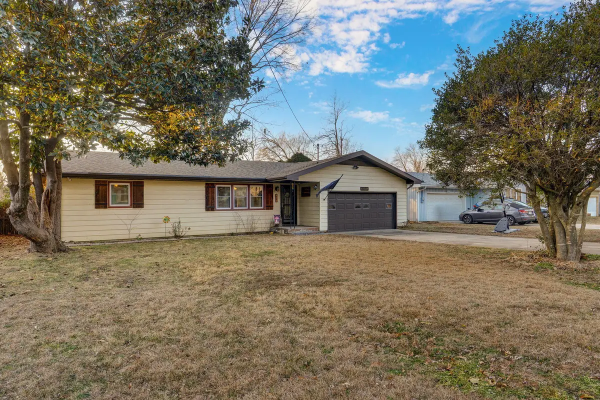 217 N Ken Avenue, Springfield, MO 65802 - #1