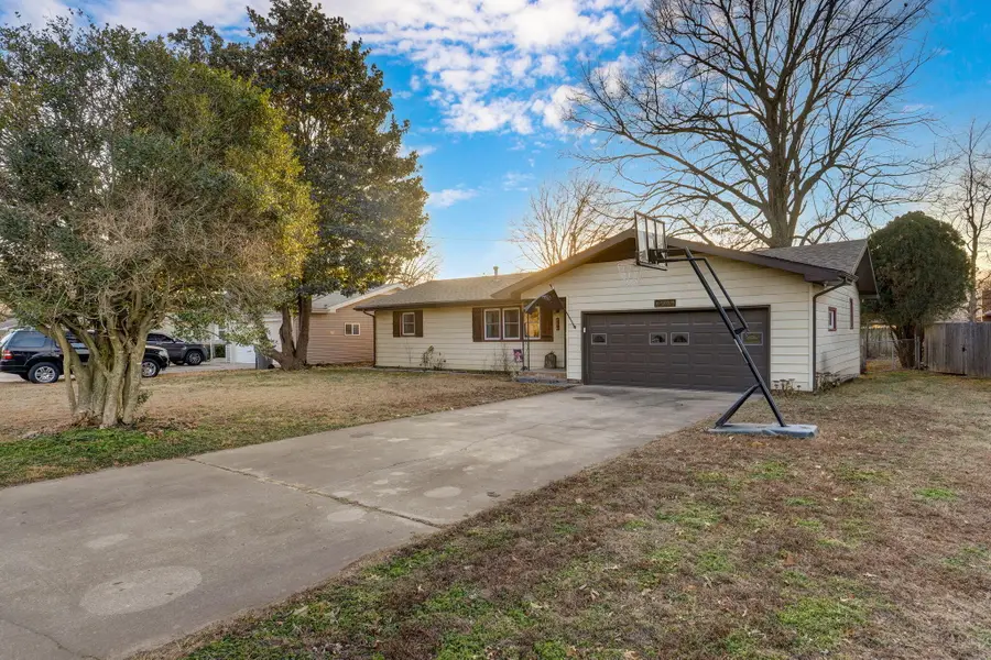 217 N Ken Avenue, Springfield, MO 65802 - #2