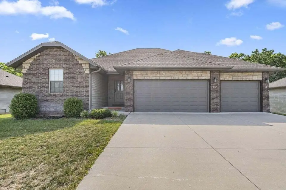 1904 S. Thomas Drive, Ozark, MO 65721 - #1