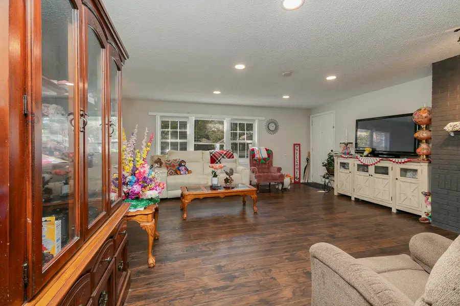 2410 S Fremont Avenue, Springfield, MO 65804 - #2