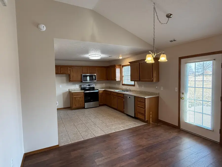 871 Tracy Lane, Mount Vernon, MO 65712 - Image #2