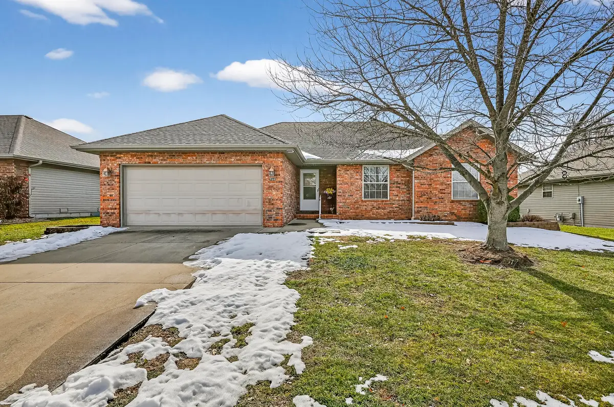 986 W Crestwick Street, Nixa, MO 65714 - #1