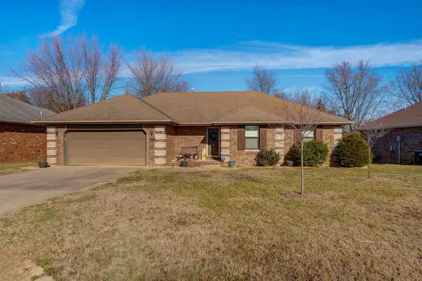 3569 W Cardinal Drive, Springfield, MO 65810
