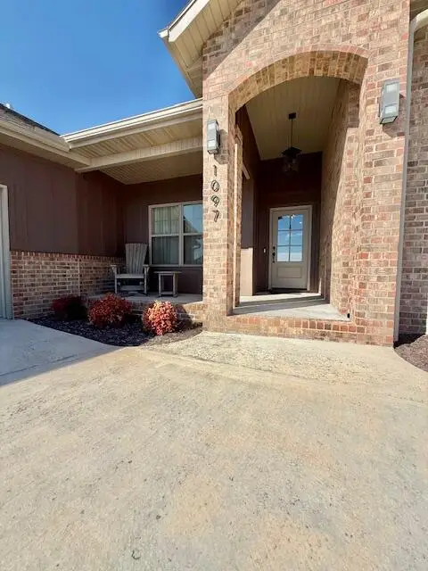 1097 W Franklin Court, Springfield, MO 65810 - Image #2