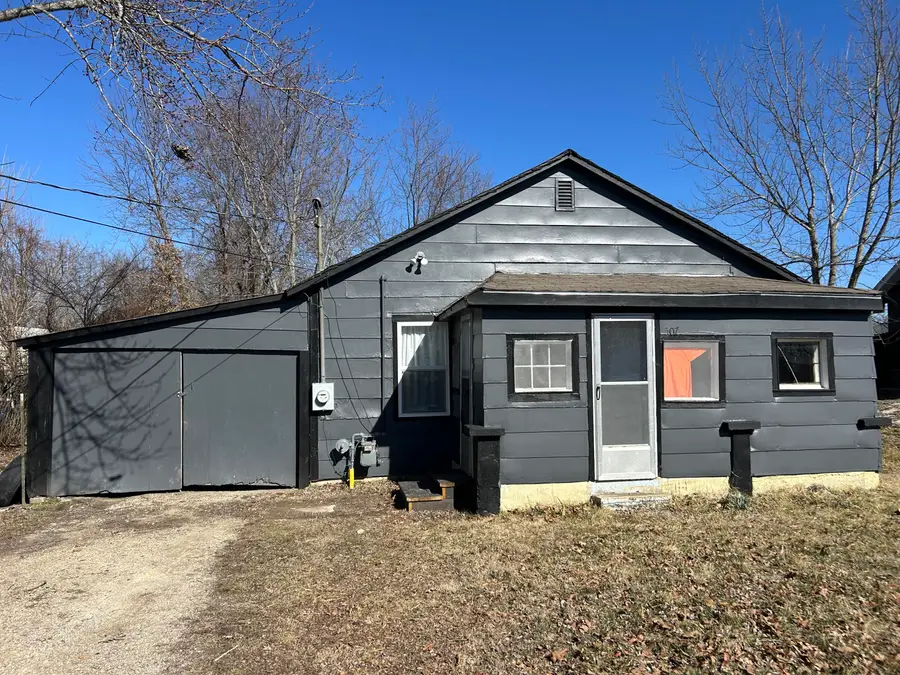 507 W Puryear Avenue, Seymour, MO 65746 - #2