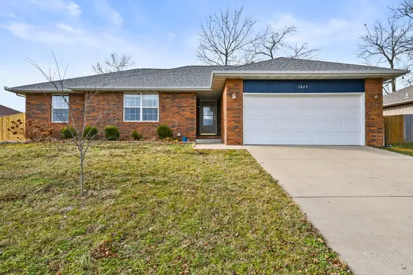 3825 W Parkridge Circle, Springfield, MO 65802
