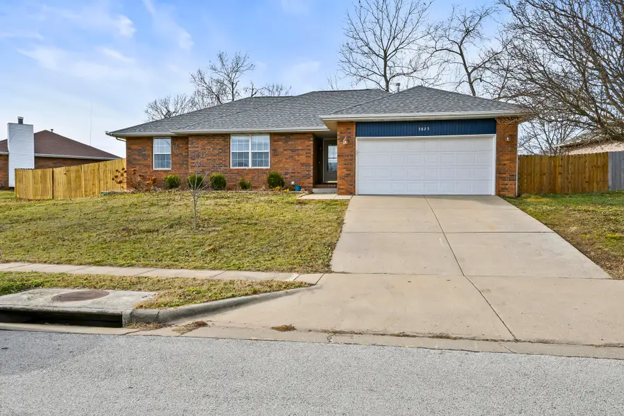 3825 W Parkridge Circle, Springfield, MO 65802 - #3