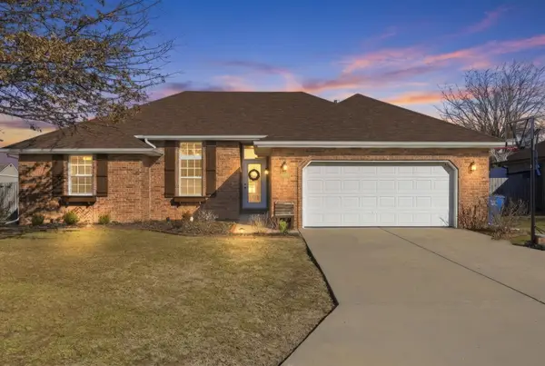 1107 E Eagle Rock Drive, Ozark, MO 65721