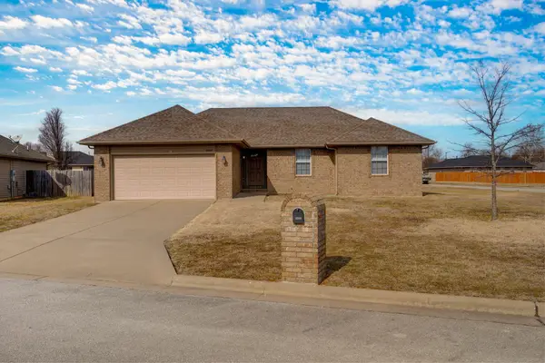 3099 E Loren Street, Republic, MO 65738