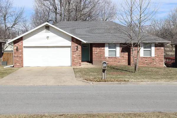 3823 W Dover Street, Springfield, MO 65802