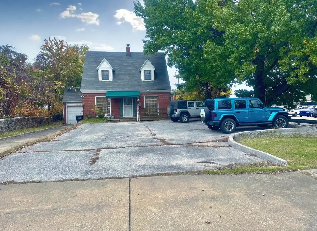 1737 E Walnut Street, Springfield, MO 65802 - #1