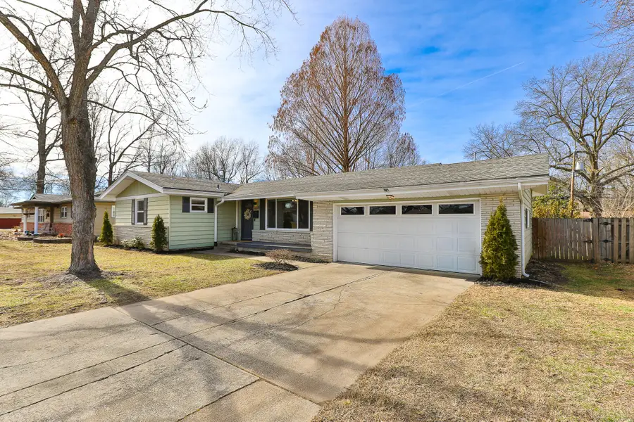 2335 S Barcliff Avenue, Springfield, MO 65804 - #2