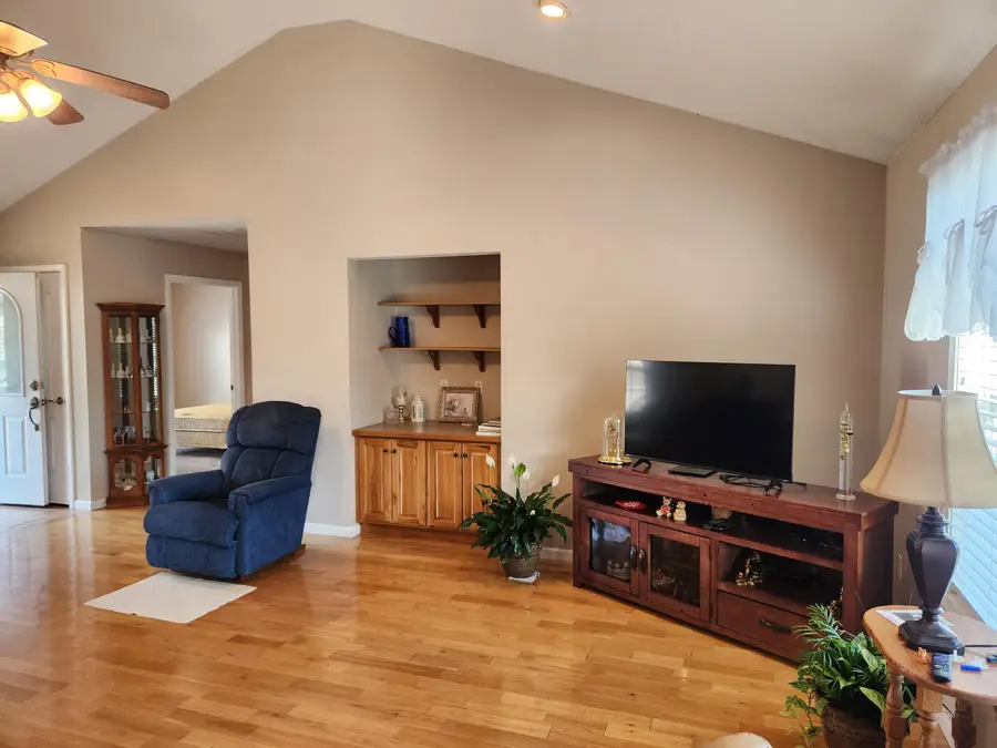 782 N Olive Street, Marshfield, MO 65706 - #3