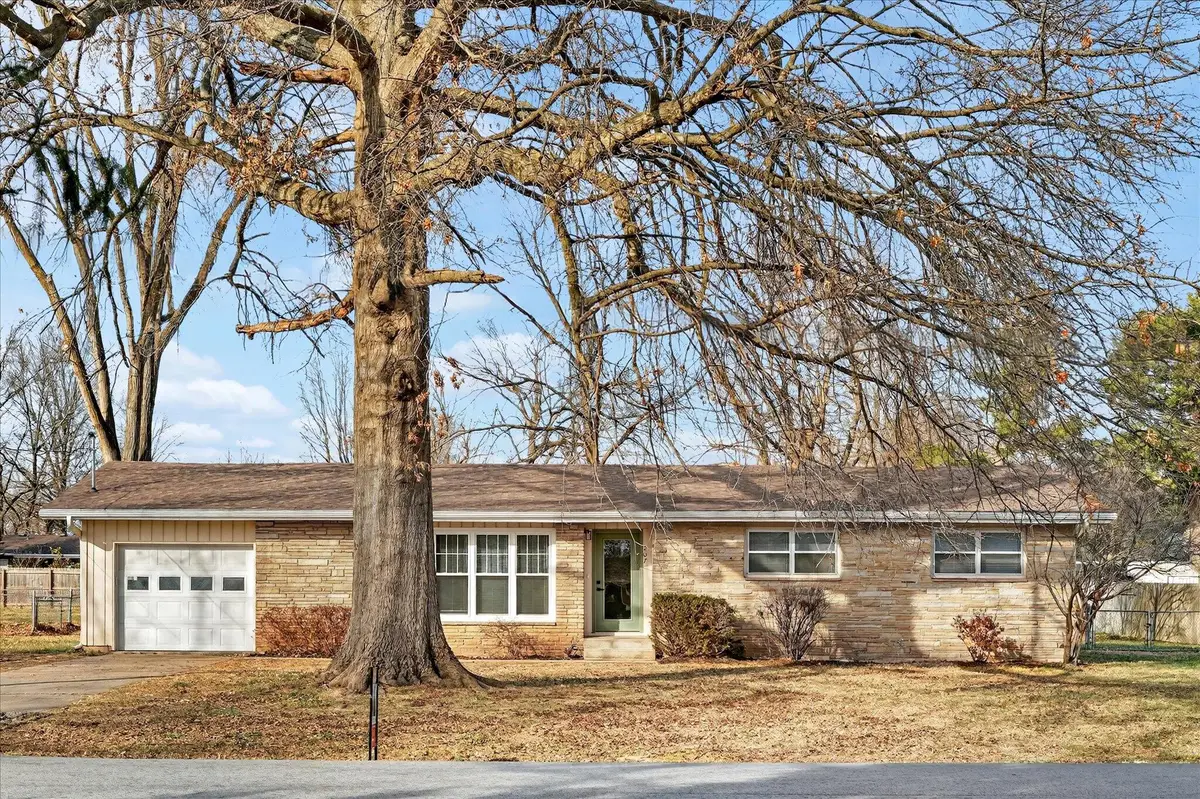 207 W Park Street, Nixa, MO 65714 - #1