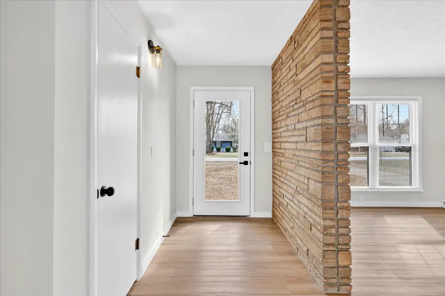 207 W Park Street, Nixa, MO 65714 - #3