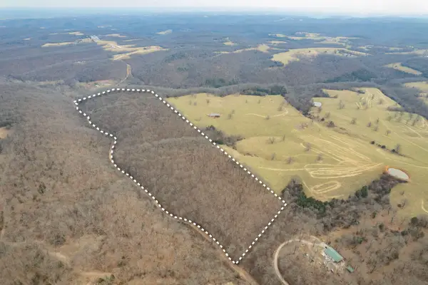 000 Farm Road 2155, Cassville, MO 65625