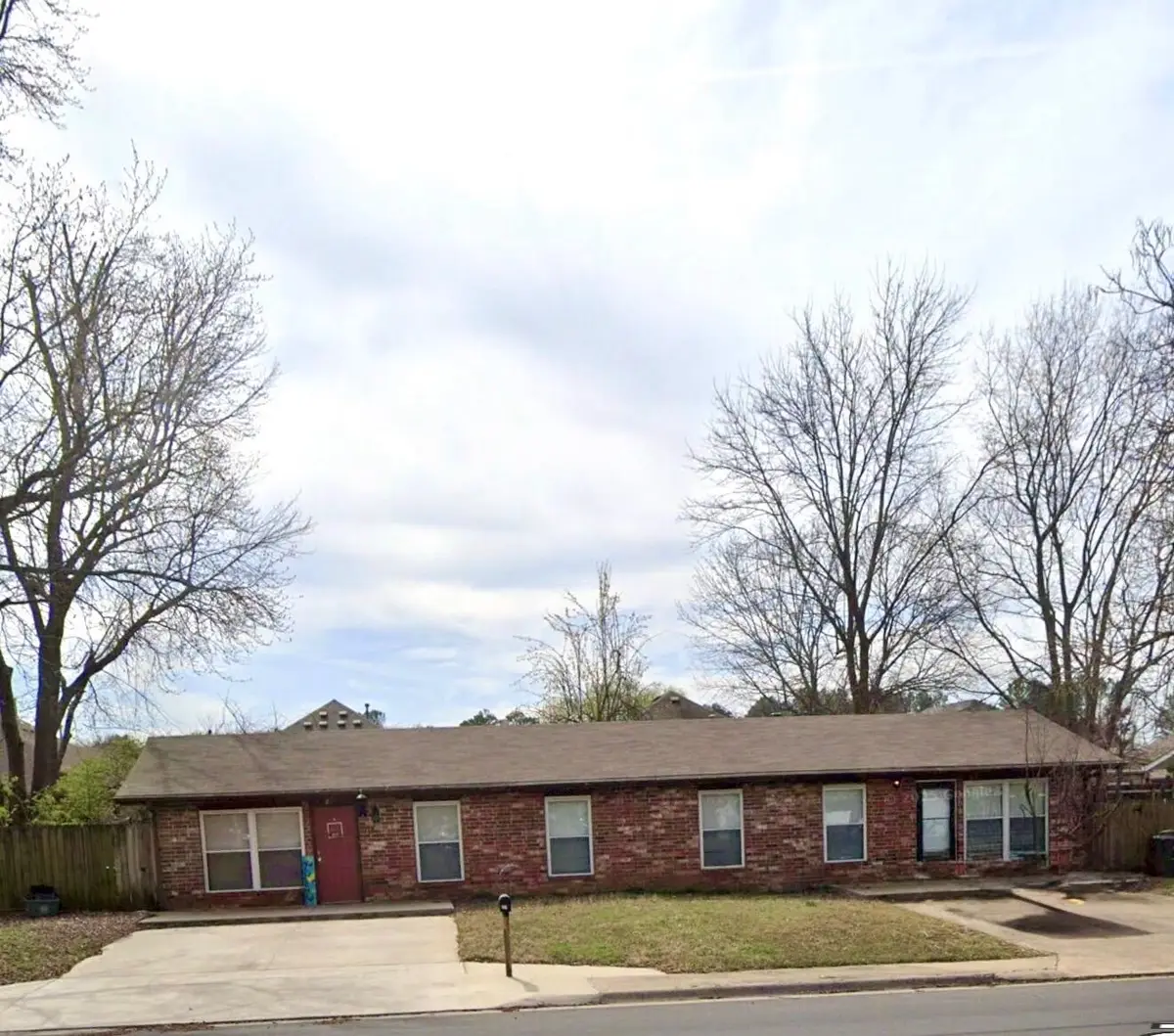 215&217 E Adobe Street, Fayetteville, AR 72703 - #1