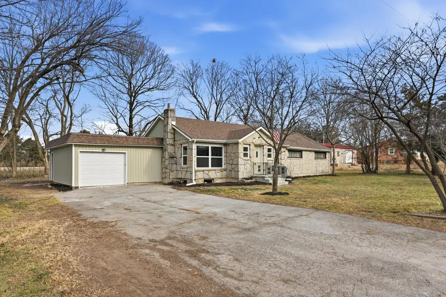 305 W Maple Street, Diamond, MO 64840 - #3