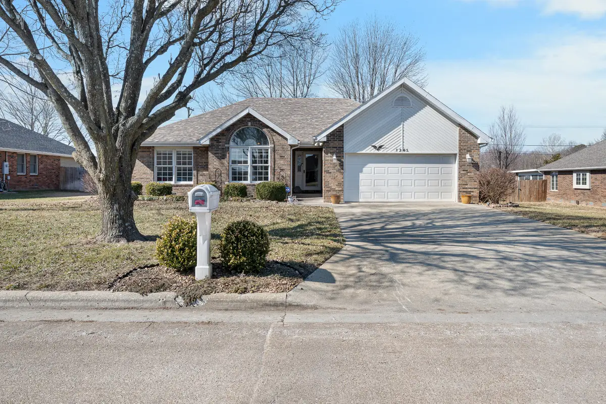 1395 S Sunset Avenue, Bolivar, MO 65613 - #1