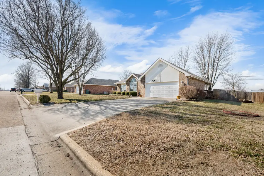 1395 S Sunset Avenue, Bolivar, MO 65613 - #2