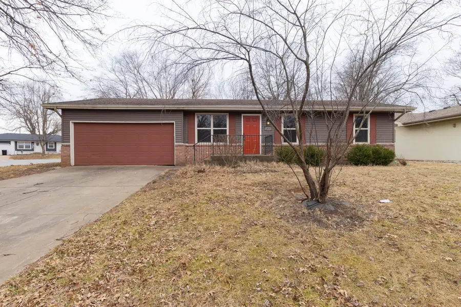1020 E Guinevere Street, Springfield, MO 65807 - #2
