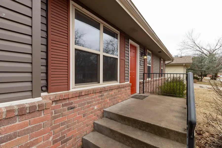 1020 E Guinevere Street, Springfield, MO 65807 - #3