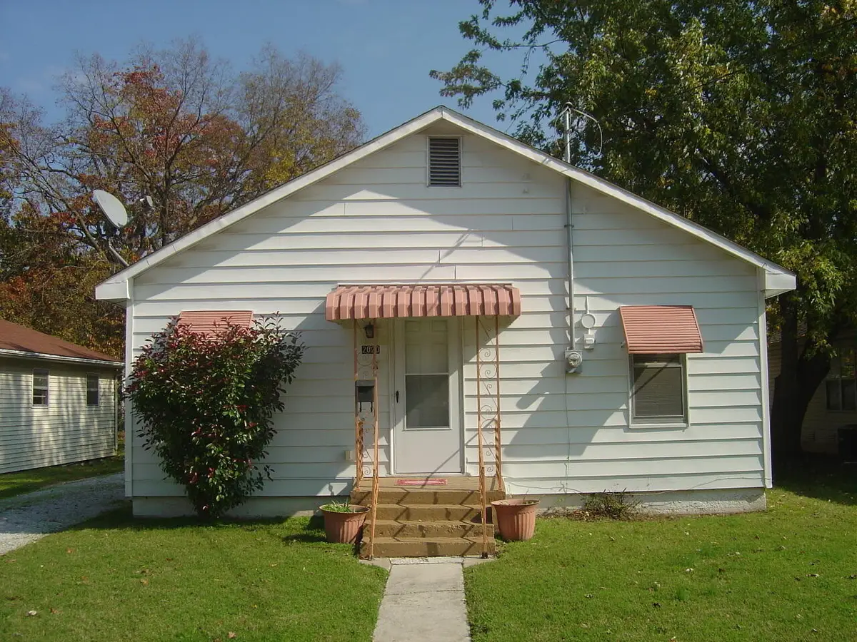 2020 N Columbia Avenue, Springfield, MO 65803 - #1