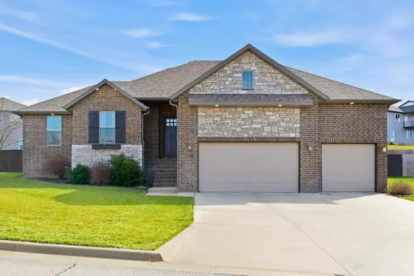 2122 N Bradbury Lane, Ozark, MO 65721