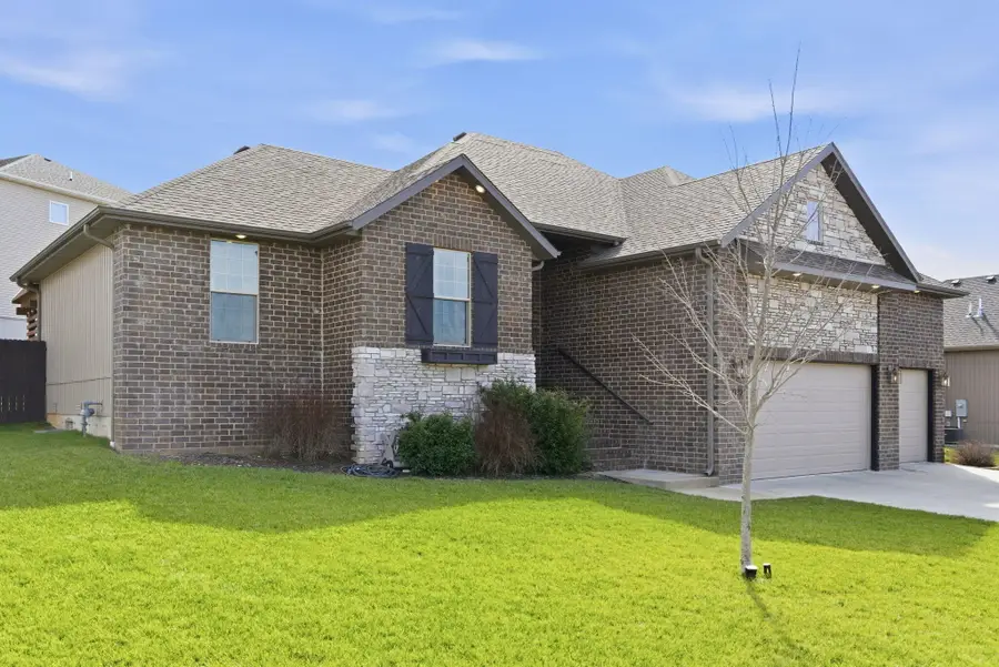 2122 N Bradbury Lane, Ozark, MO 65721 - #2