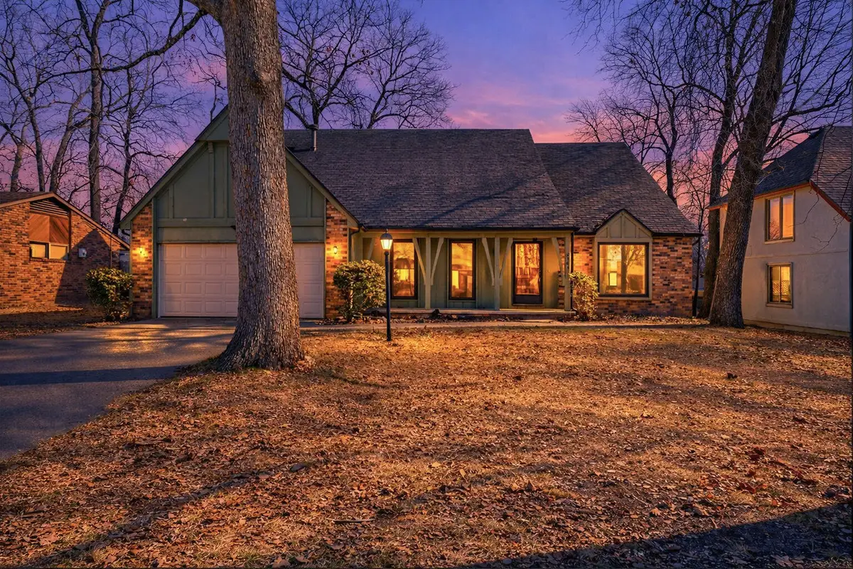 2104 S Hillcrest Avenue, Springfield, MO 65807 - #1