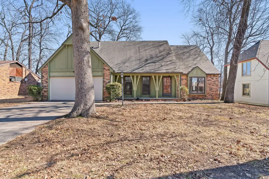 2104 S Hillcrest Avenue, Springfield, MO 65807 - #2