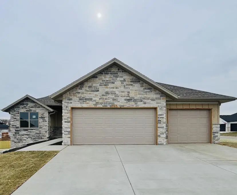 907 S Silverwood Lane, Nixa, MO 65714 - #1