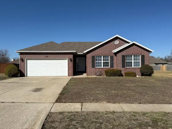 113 E Comanche Court, Strafford, MO 65757