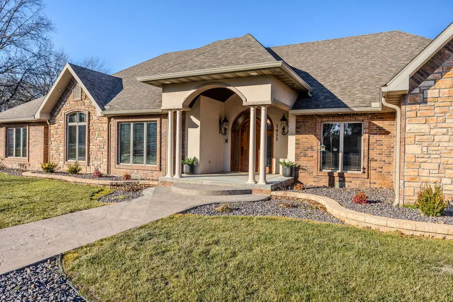 1035 N Oakland Avenue, Bolivar, MO 65613 - #3