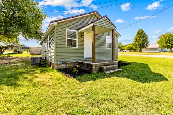 224 W Springfield Street, Aurora, MO 65605