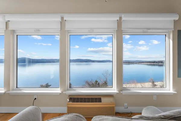 680 Emerald Pointe Drive #7, Hollister, MO 65672