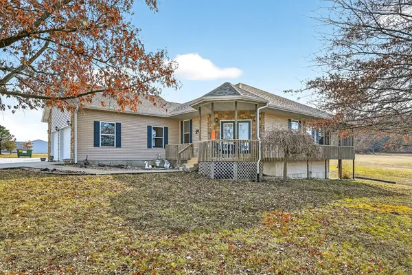 1592 E 431st Road, Bolivar, MO 65613